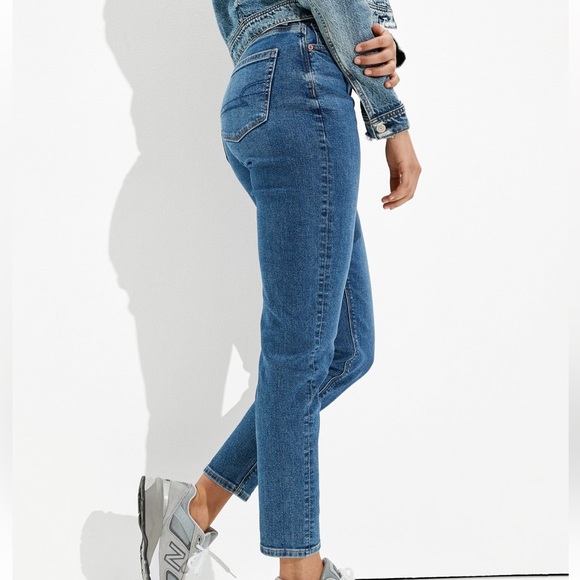 AE American Eagle Stretch Curve Mom Jean - Picture 3 of 5